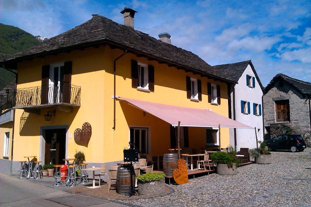 Locanda Poncini Maggia Eksteriør billede
